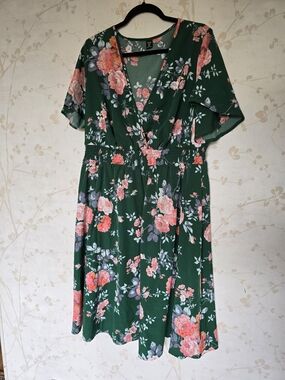 SHEIN Green Floral V-Neck Smocked Midi Dress